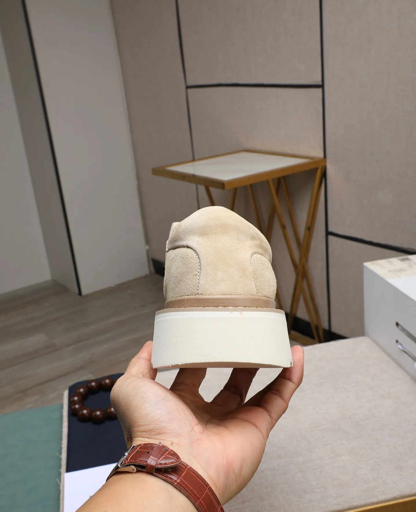 Men's men's shoes 💰580 (full genuine wool lining, 10% off for fake ones) Please note the quality of the original order and compare the thickness of the wool 🏮🏮 Popular UGG from Australia's warm luxury brand men's shoes, the official website is synchronized, Beckham men's style..., made of imported top-layer waxed cowhide, waxed toe cap, Australian real wool velvet lining Carefully sewn...Imported rubber Martin boots outsole (comfortable, soft, wear-resistant) The quality is really great...Exquisite workmanship, you won't be able to put it down at first sight, size 39-44 (customized in 45)